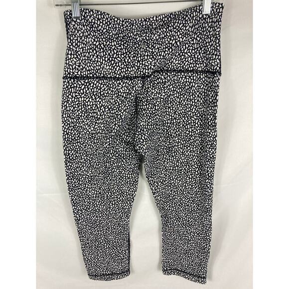 Lululemon Wunder under Crop Hi Rise in Miss Mosaic Black Size Medium - Picture 6 of 7